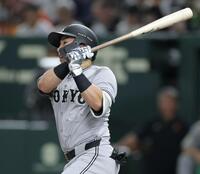 　７回、二塁打を放つ浅野（撮影・西岡正）