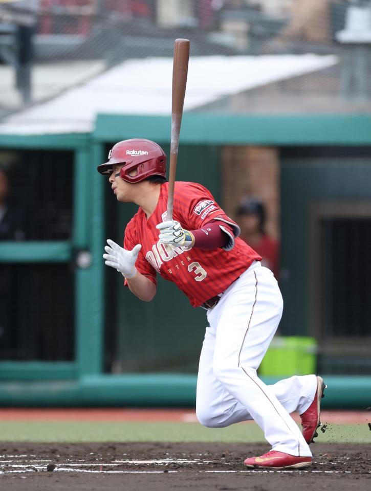 　１回、右前適時打を放ち、２０００安打を達成した浅村（撮影・金田祐二）