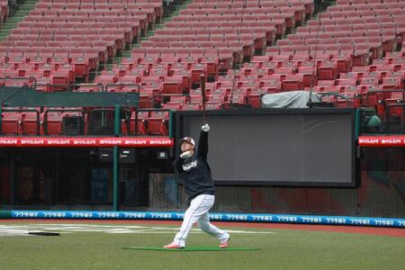 楽天　２０００安打達成の浅村栄斗　快挙達成翌日に早出のロングティー「もっとレベルアップ」前日の言葉を示す行動