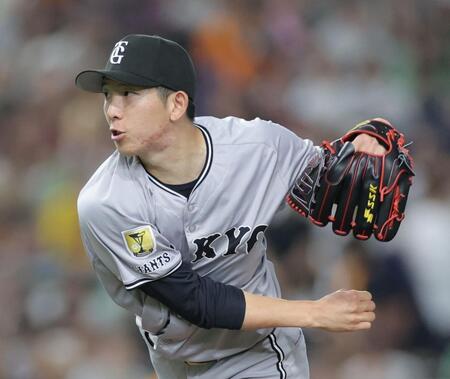 　ヤクルト戦に先発し力投する戸郷（撮影・西岡正）