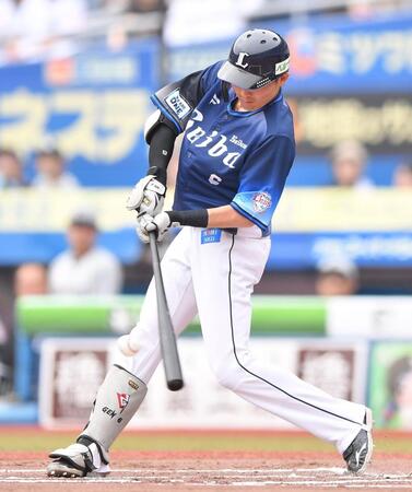 　１回、左前打を放つ源田（撮影・開出牧）