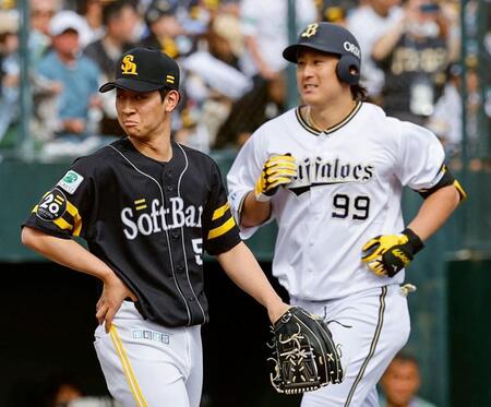 　５回、杉本（右）に３ランを浴びた大山