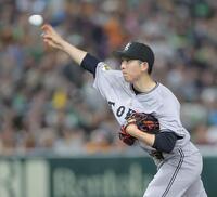 　ヤクルト戦に先発し力投する戸郷（撮影・西岡正）