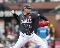 　力投するヤフーレ（撮影・金田祐二）