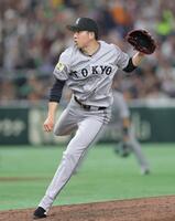 　力投する戸郷（撮影・西岡正）