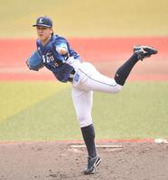 　力投する隅田（撮影・開出牧）