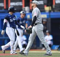 　４回、外崎に先制の中前２点適時打を打たれたボス（撮影・開出牧）