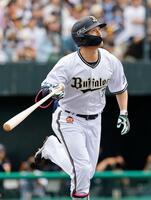 　１回、西川が右越えに通算千安打目となる先制２ランを放つ