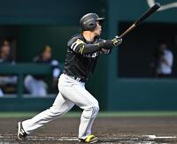 　３回、ソロ本塁打を放つ近藤＝２３日