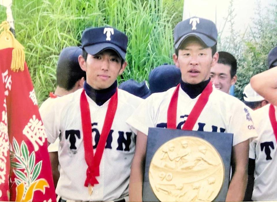 　大阪桐蔭高時代の親友・森川真雄さん（左）と浅村（右）（森川さん提供）