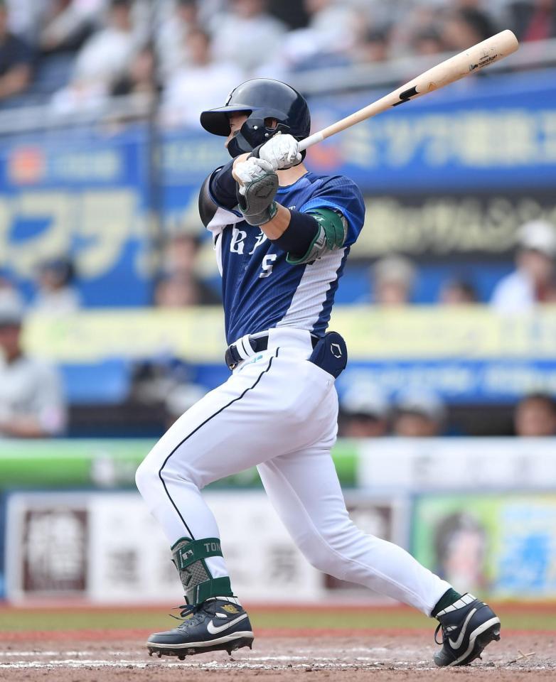 　４回、先制の中前２点適時打を放つ外崎（撮影・開出牧）