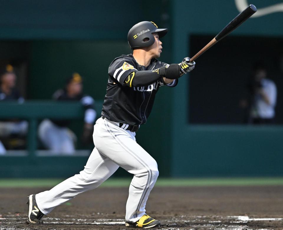 　３回、ソロ本塁打を放つ近藤＝２３日