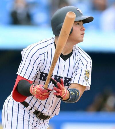 　３回、右越え２ランを放つ立大・山形球道（撮影・伊藤笙子）