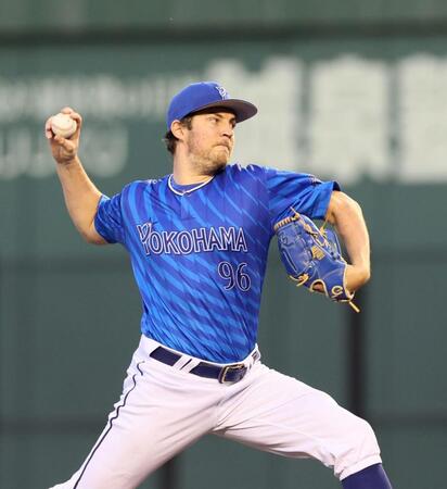 　先発し、力投するバウアー（撮影・北村雅宏）