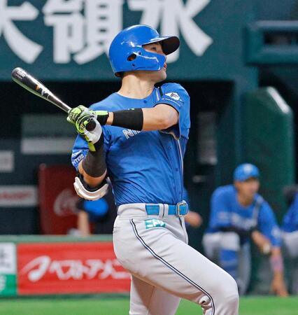 　５回、先制ソロを放つ清宮幸