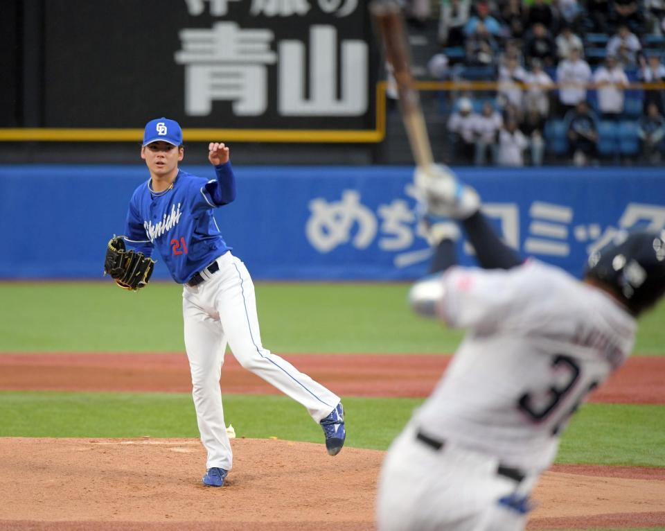 　１回、北村拓から空振り三振を奪う金丸撮影・佐藤厚）