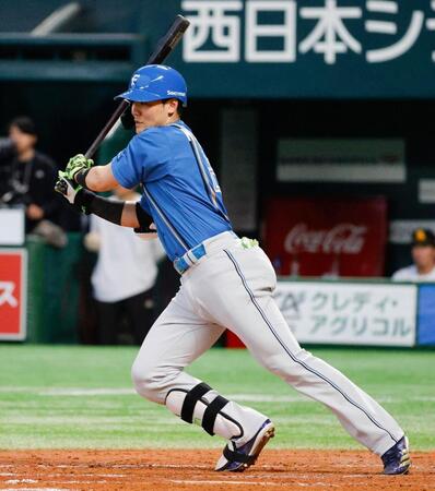 　４回、清宮幸が中前に先制打を放つ