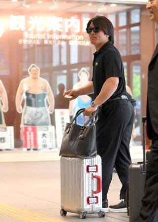 　北陸遠征を終え、名古屋へ移動する甲斐（撮影・伊藤笙子）