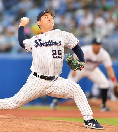 　力投する小川（撮影・開出牧）