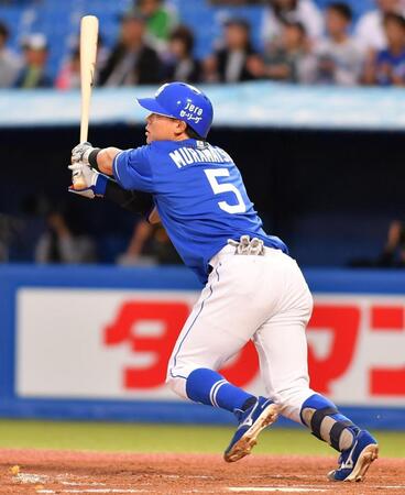 　２回、右越え２ランを放つ村松（撮影・開出牧）