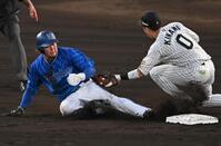 　３回、二盗を狙うもアウトになる石上（撮影・飯室逸平）