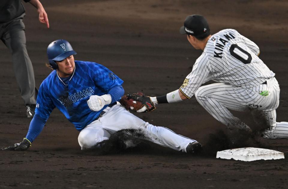 　３回、二盗を狙うもアウトになる石上（撮影・飯室逸平）