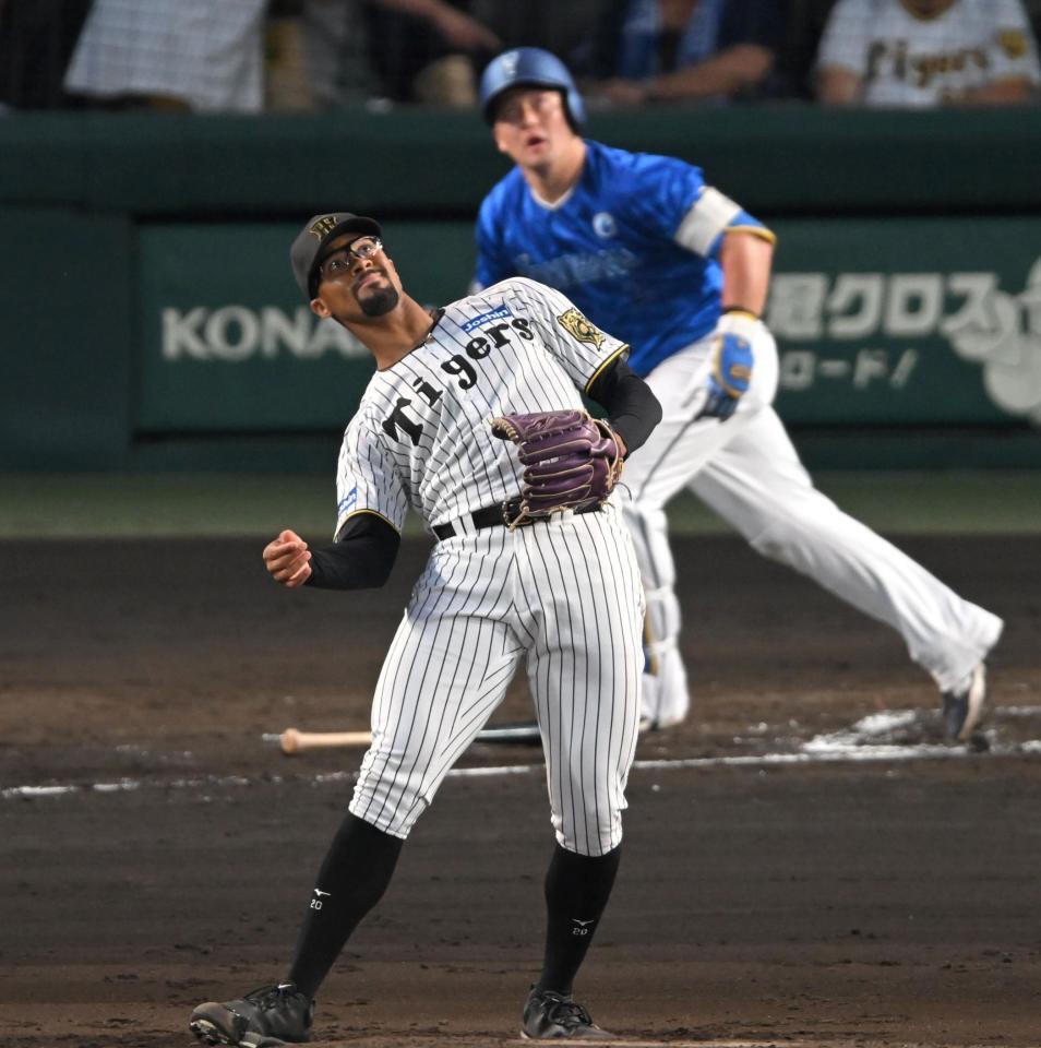 　４回、牧に同点ソロを打たれるデュプランティエ（撮影・飯室逸平）