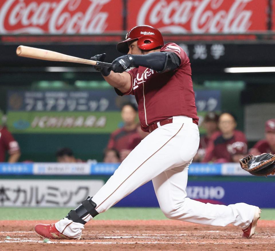 　８回、フランコが左前に適時打を放つ