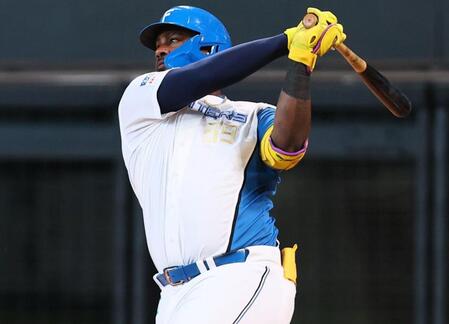 日本ハム　レイエスが２年連続２桁ＨＲ到達！確信の２ランで貴重な追加点　まさかの併殺プレーを吹き飛ばす一撃　新庄監督もガッツポーズ