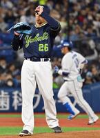 　４回裏、戸柱にソロ本塁打を浴びた山野