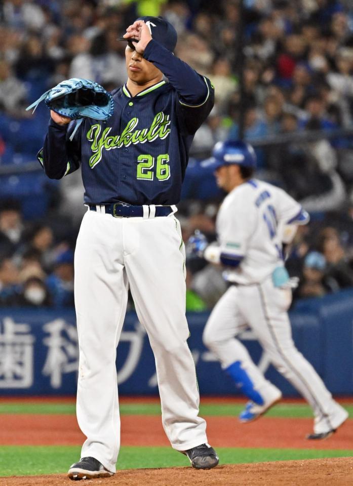 　４回裏、戸柱にソロ本塁打を浴びた山野