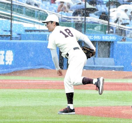 【写真】超貴重！和田毅氏が母校ユニ姿で始球式　キャッチボール相手は元ロッテ戦士