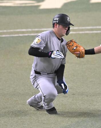 　３回、打者吉川の時、一二塁間に挟まれタッチアウトになる一走・岸田