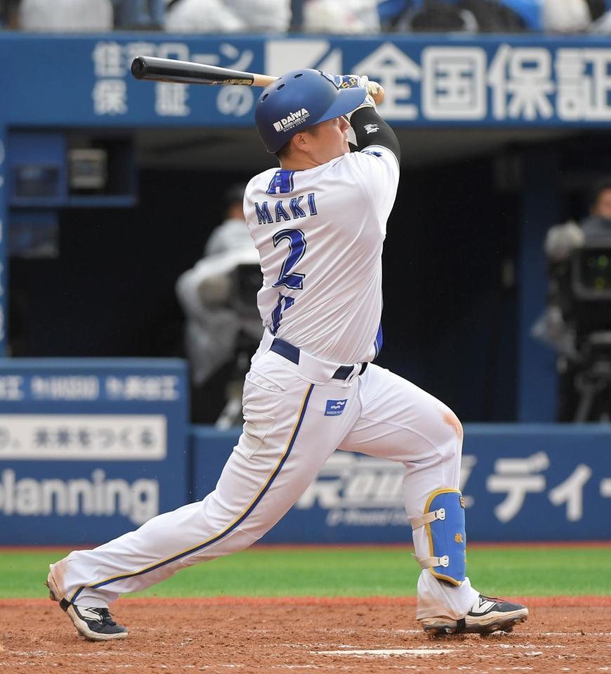 　８回、牧はバックスクリーンに２者連続の１０号ソロを放つ（撮影・佐藤厚）