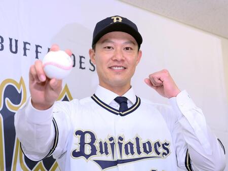 　オリックスに入団し気合を入れる岩崎（撮影・立川洋一郎）