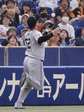 　２回、リチャードが板山の三邪飛を好捕する