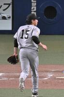 　８回、暴投で三走・尾田の生還を許す大勢