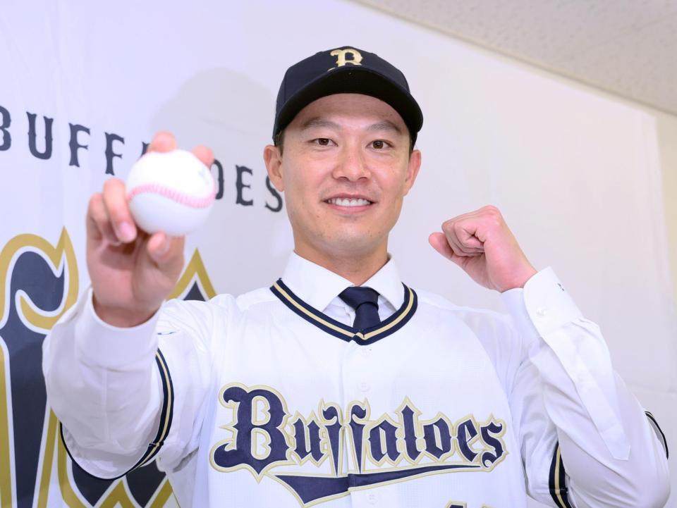 　オリックスに入団し気合を入れる岩崎（撮影・立川洋一郎）