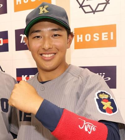 　こぶしを握る慶大・清原勝児（撮影・佐々木彰尚）