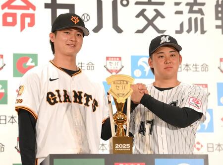 　交流戦開幕を前に健闘を誓い合う田中瑛（左）と鈴木（撮影・伊藤笙子）