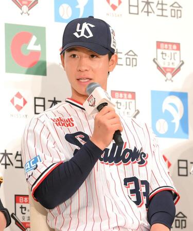 　交流戦開幕を前に抱負を語る内山（撮影・伊藤笙子）