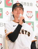 　交流戦開幕を前に抱負を語る田中瑛（撮影・伊藤笙子）