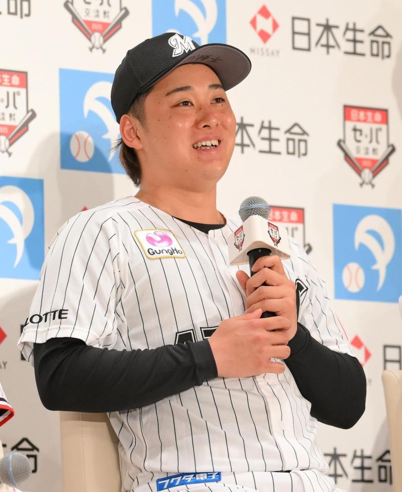 　交流戦開幕を前に抱負を語る鈴木昭（撮影・伊藤笙子）