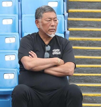 　スタンドで観戦する清原氏（撮影・佐々木彰尚）