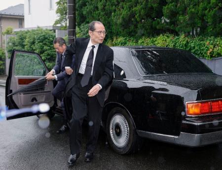 　長嶋茂雄さんの自宅を訪れた王貞治さん＝３日午後