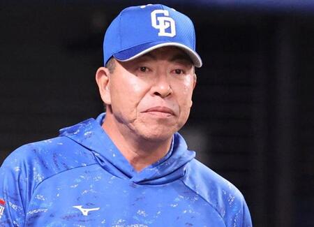 中日が痛恨すぎる走塁ミス　１死一、二塁で村松がライトオーバーも…生還できず　追撃しぼみ無得点　井上監督苦い表情