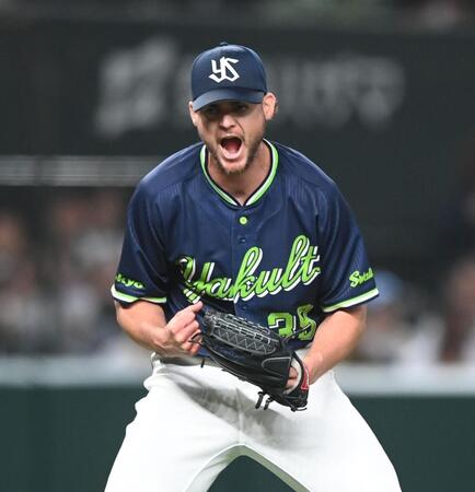 　４回、併殺でピンチを切り抜け雄たけびを挙げるランバート（撮影・園田高夫）