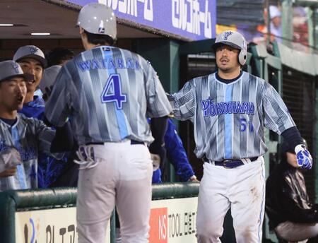 　４回、度会（４）の中犠飛で生還した三走・宮崎