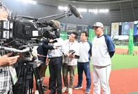 　長嶋茂雄さんの思い出を語る吉岡コーチ（撮影・園田高夫）