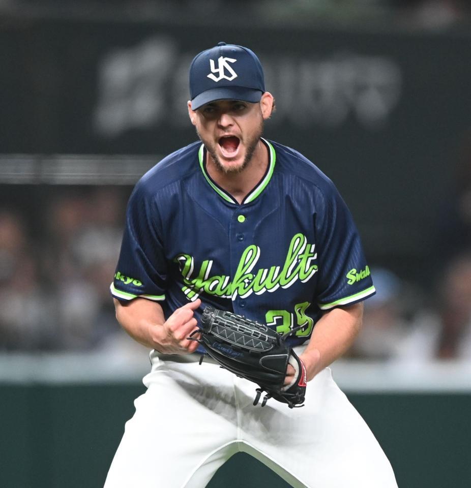 　４回、併殺でピンチを切り抜け雄たけびを挙げるランバート（撮影・園田高夫）